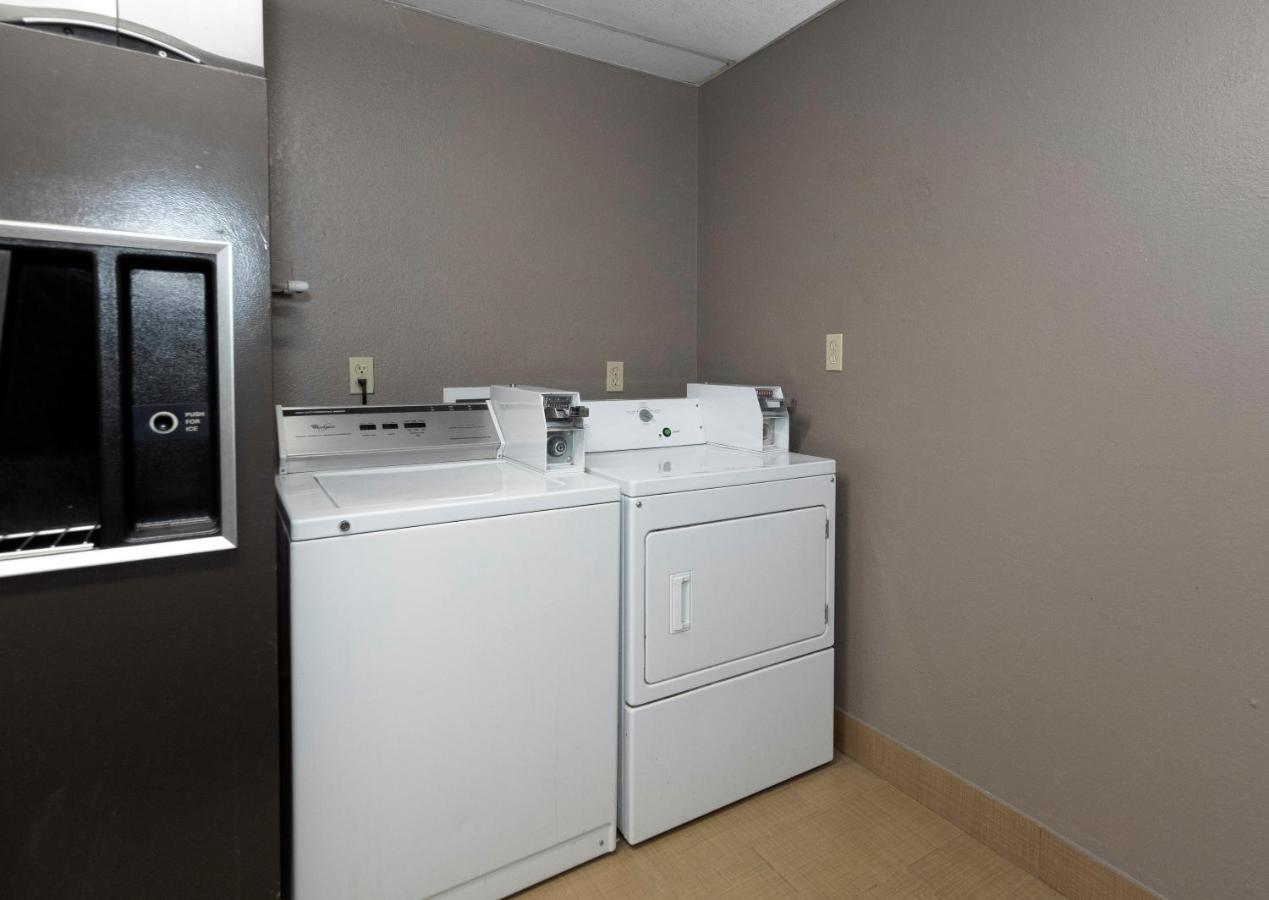 Red Roof Inn Plus+ Huntsville Ngoại thất bức ảnh