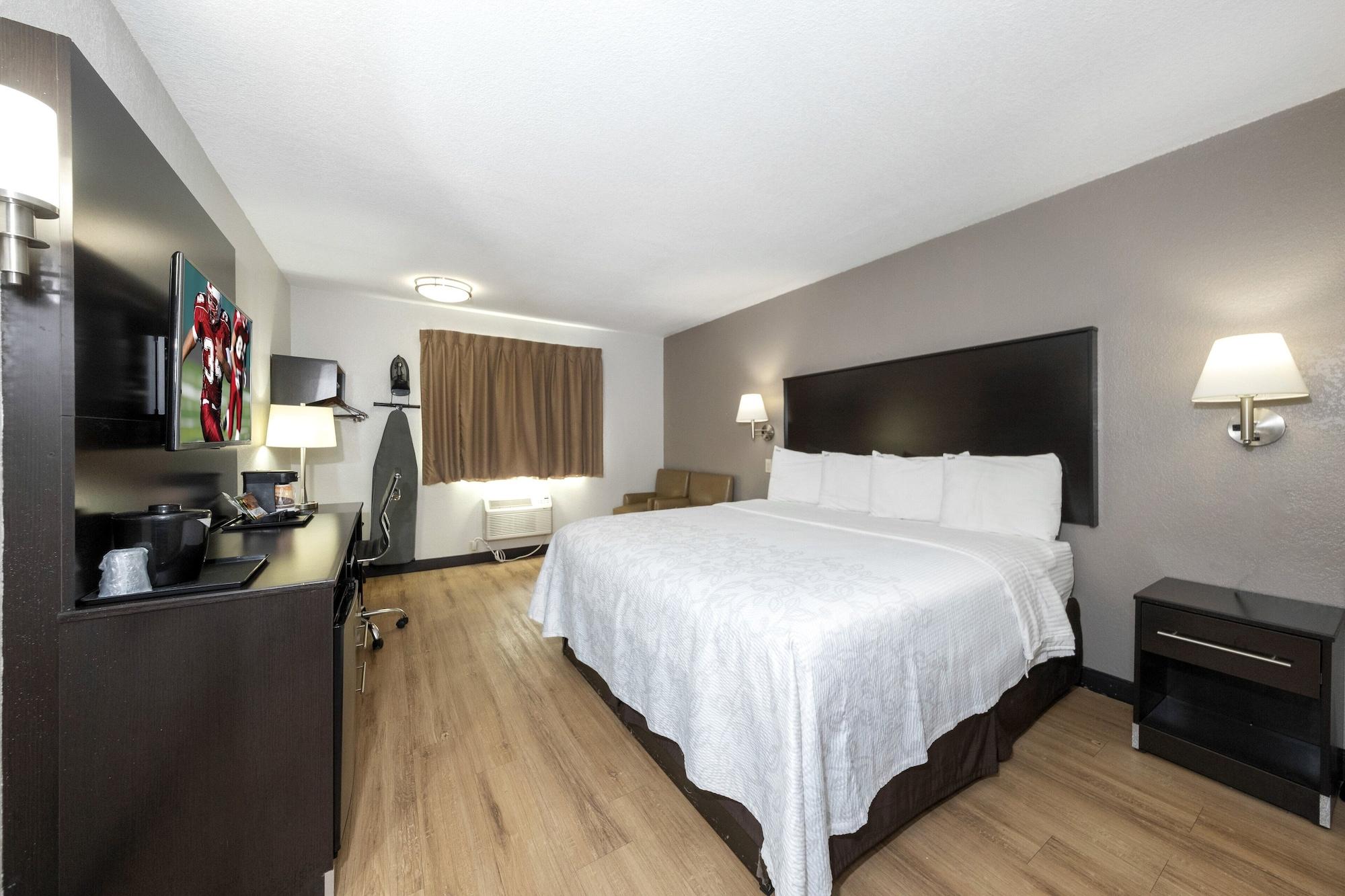 Red Roof Inn Plus+ Huntsville Ngoại thất bức ảnh