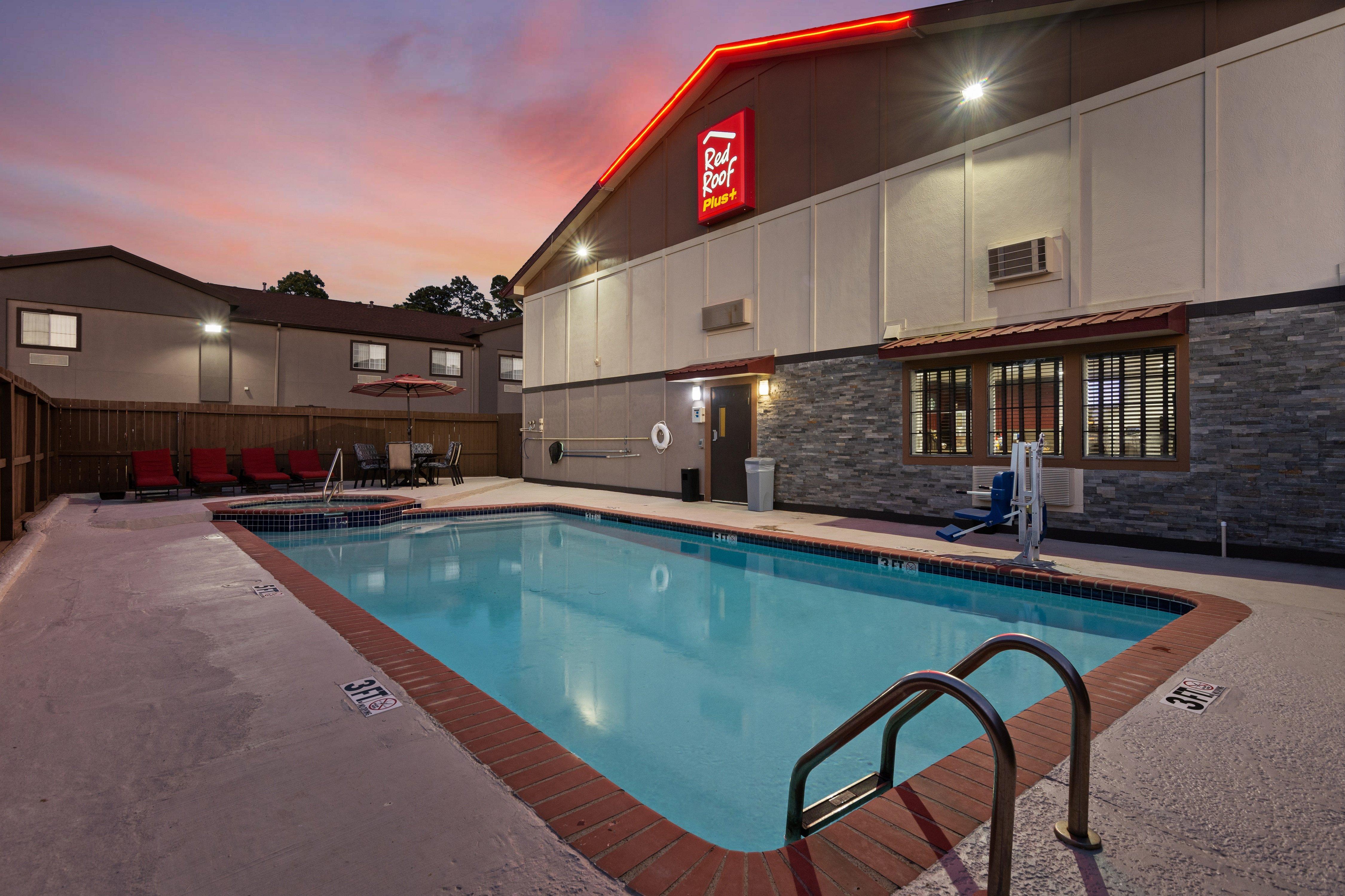 Red Roof Inn Plus+ Huntsville Ngoại thất bức ảnh