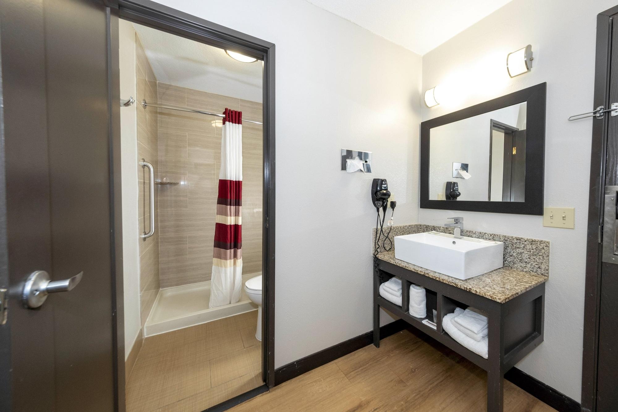 Red Roof Inn Plus+ Huntsville Ngoại thất bức ảnh